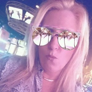 Meet your Posher, Heidi